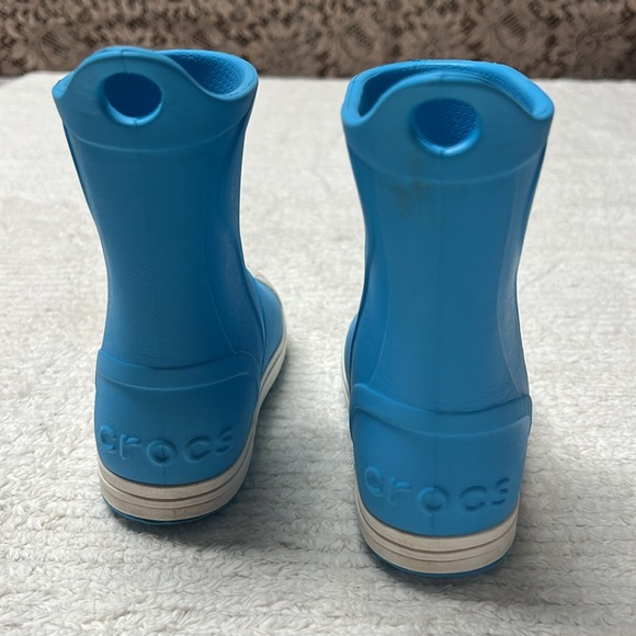 Crocs Kids' Bump It Rain Boot electric blue size C6. - Picture 2 of 9